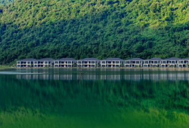 【雙11狂歡】獨棟別墅，家庭出游~￥5888搶住藍山源·嶺南東方溫泉-山嶼湖4房別墅，享私家泡池，含8大8小登巴薩自助早餐+溫泉中心無限次溫泉+棋牌室，贈送巴厘島傳統(tǒng)按摩2份+宵夜券+歡迎禮遇，專屬管家為您服務(wù)！